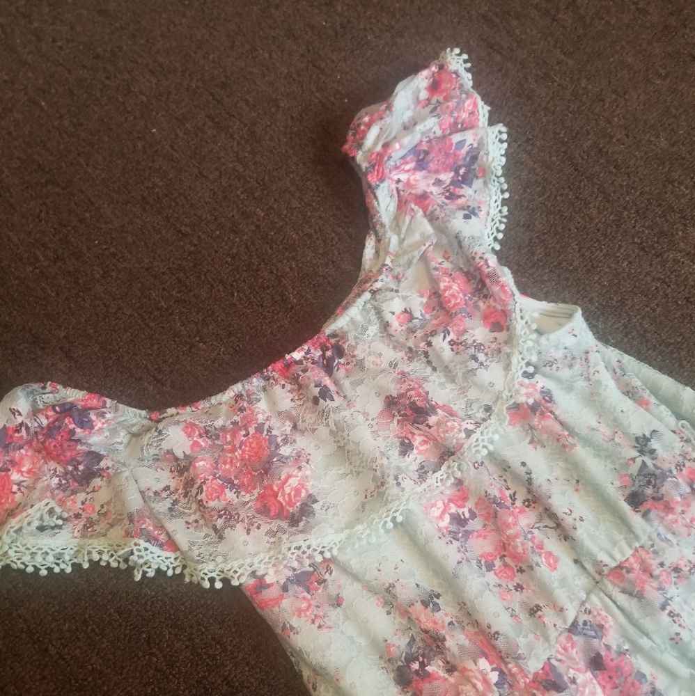 Spring dress - Picture 2 of 3
